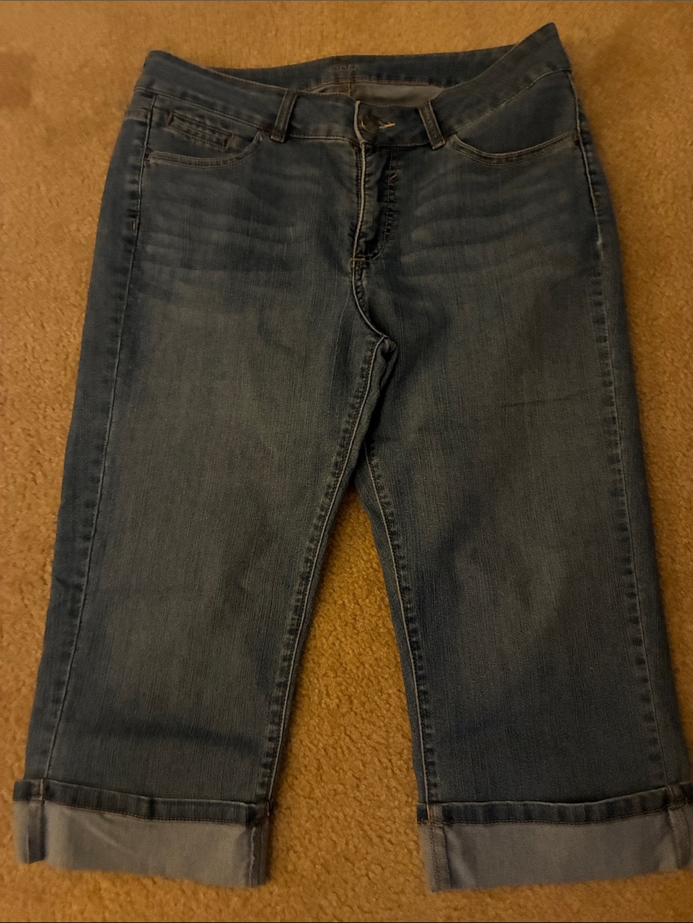 Riders by Lee Women's Mid-Blue Cuffed Capri Jeans